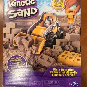 NWT KINETIC SAND DIG & DEMOLISH